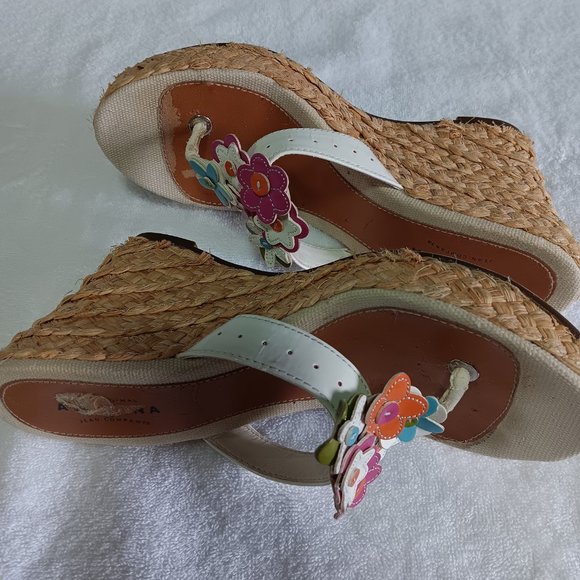 Slip-on Wedges with Flowers, US Size 9 - Picture 5 of 9